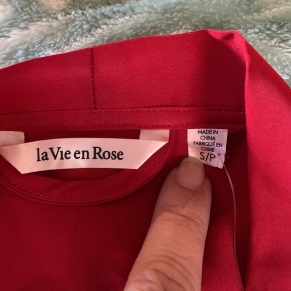 Red cover up - Picture 3 of 3